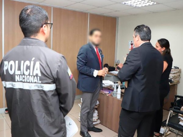 Un juez de la Unidad Penal Norte de Guayaquil resultó aprehendido el 29 de julio de 2025. Se trata de un operativo conjunto