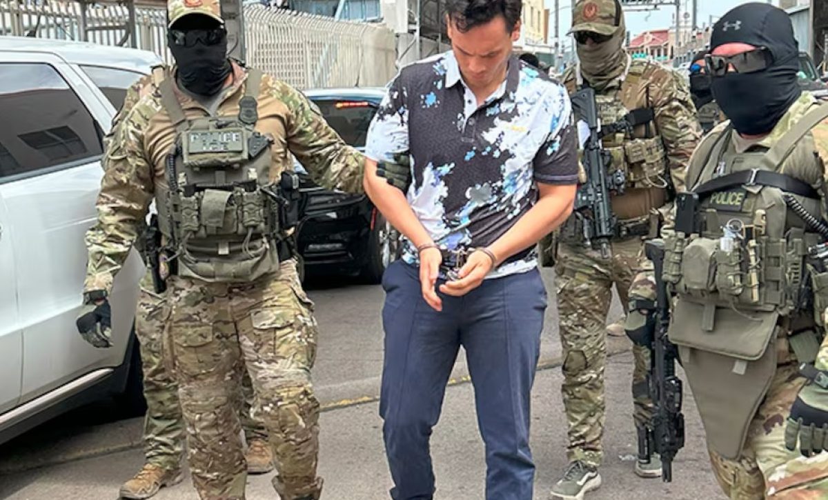 Un juez federal en Hermosillo, Sonora, ordenó llevar a juicio al exboxeador Julio César Chávez Jr. por los delitos de tráfico de armas