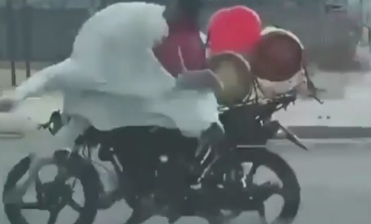 Un motociclista chocó contra una vaca en el sector de Villa Bonita, en el noroeste de Guayaquil, en un incidente inusual que no dejó personas ni animales heridos.