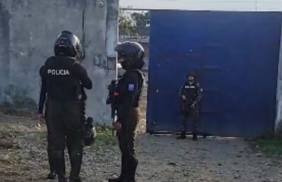 Un policía fue asesinado cuando se encontraba en el interior de un taller mecánico de Babahoyo, Los Ríos. (Captura de pantalla)