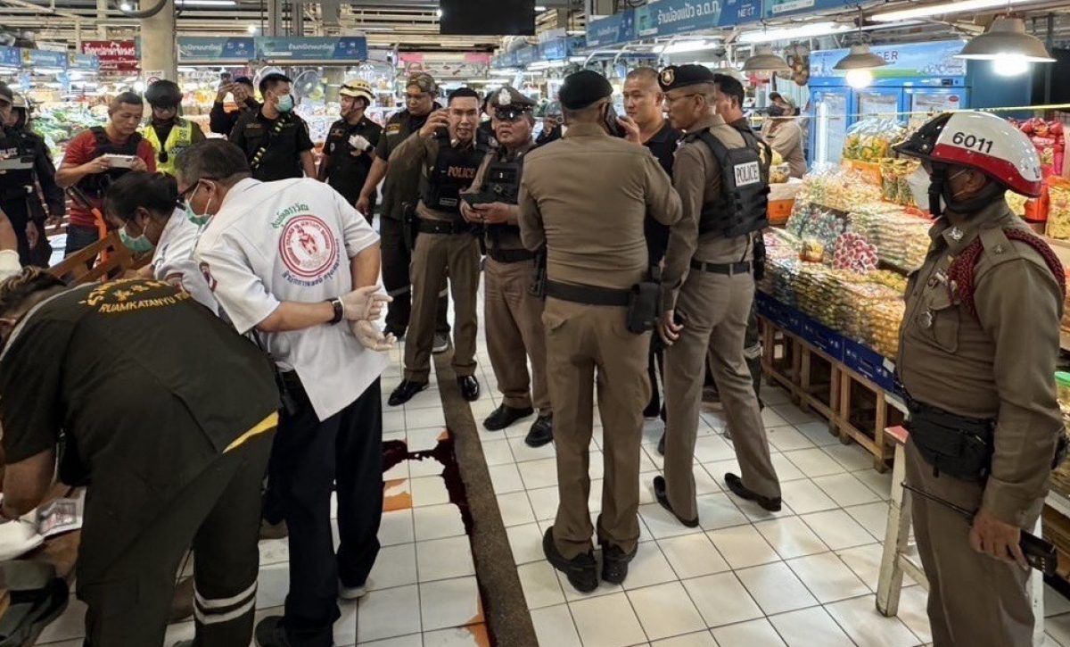 Un tiroteo en el mercado Or Tor Kor, el mayor mercado a cielo abierto de Tailandia, dejó al menos cinco personas muertas la madrugada de este lunes.