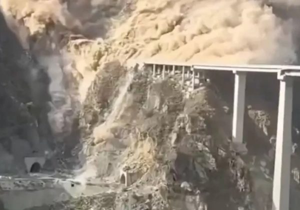 Un tramo del puente Hongqi, de 758 metros de longitud e inaugurado a principios de 2025, colapsó parcialmente este martes 11 de noviembre