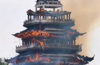 Un voraz incendio destruyó el pabellón Wenchang del templo Yongqing, una estructura ancestral de más de 1.500 años considerada