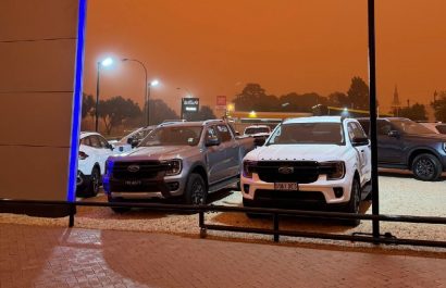 Una intensa tormenta de polvo azotó el sureste de Australia cubriendo ciudades como Sídney y Orroroo con un cielo naranja.