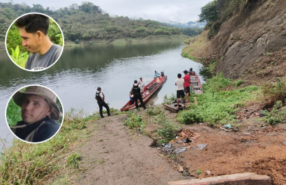 Rescatistas del Cuerpo de Bomberos y del GOE siguen en la búsqueda de los jóvenes.