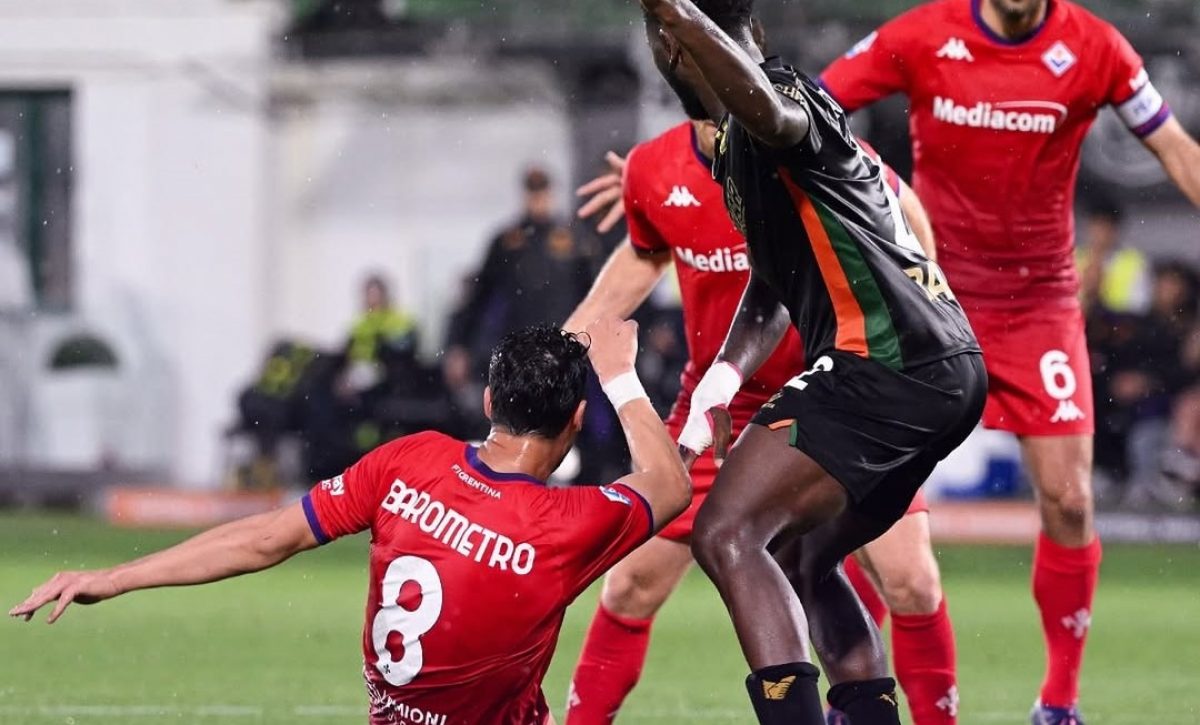 Venezia con John Yeboah supera a Fiorentina y toma aire en la lucha por no descender