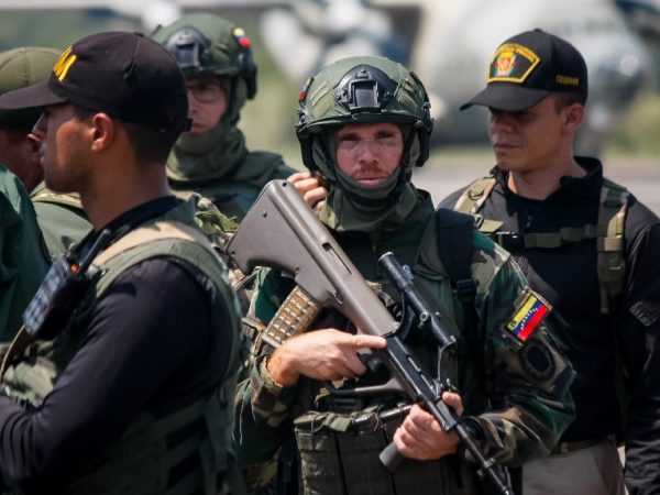 Venezuela activó este lunes la Zona de Paz N° 1 en los estados fronterizos de Táchira y Zulia, colindantes con Colombia, con el despliegue de 15 mil efectivos militares y policiales.