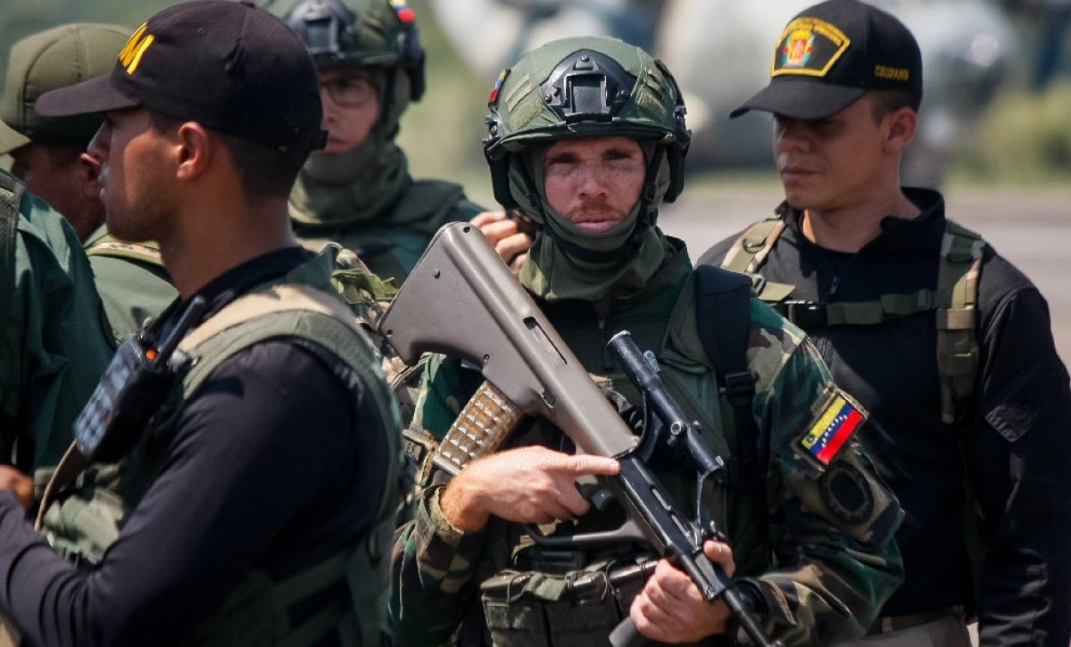 Venezuela activó este lunes la Zona de Paz N° 1 en los estados fronterizos de Táchira y Zulia, colindantes con Colombia, con el despliegue de 15 mil efectivos militares y policiales.