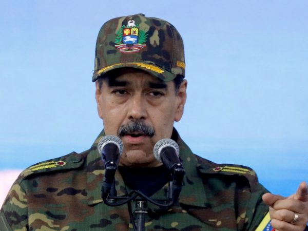 Venezuela denuncia amenaza colonialista y agresión de Trump tras declarar el cierre de su espacio aéreo.