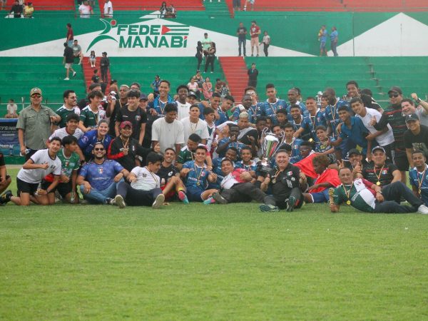 Juventud Italiana se impuso en penales a 11 de Mayo, en el estadio Reales Tamarindos de Portoviejo. FOTO: El Diario.