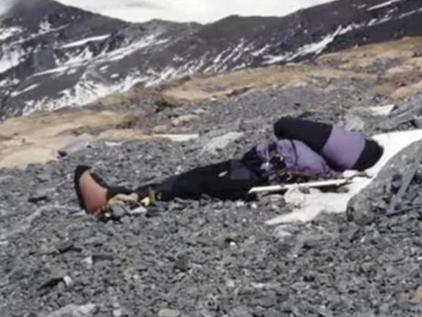 Francys Arsentiev, conocida como la "Bella Durmiente" del Monte Everest, falleció el 24 de mayo de 1998