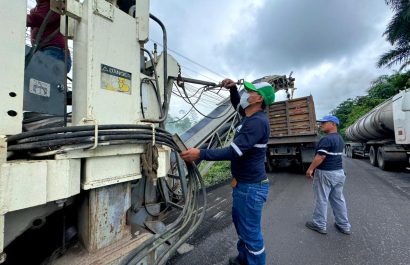 Wilson Erazo y Johana Núñez exponen criterios sobre contratos y mantenimiento en la vía Alóag–Santo Domingo