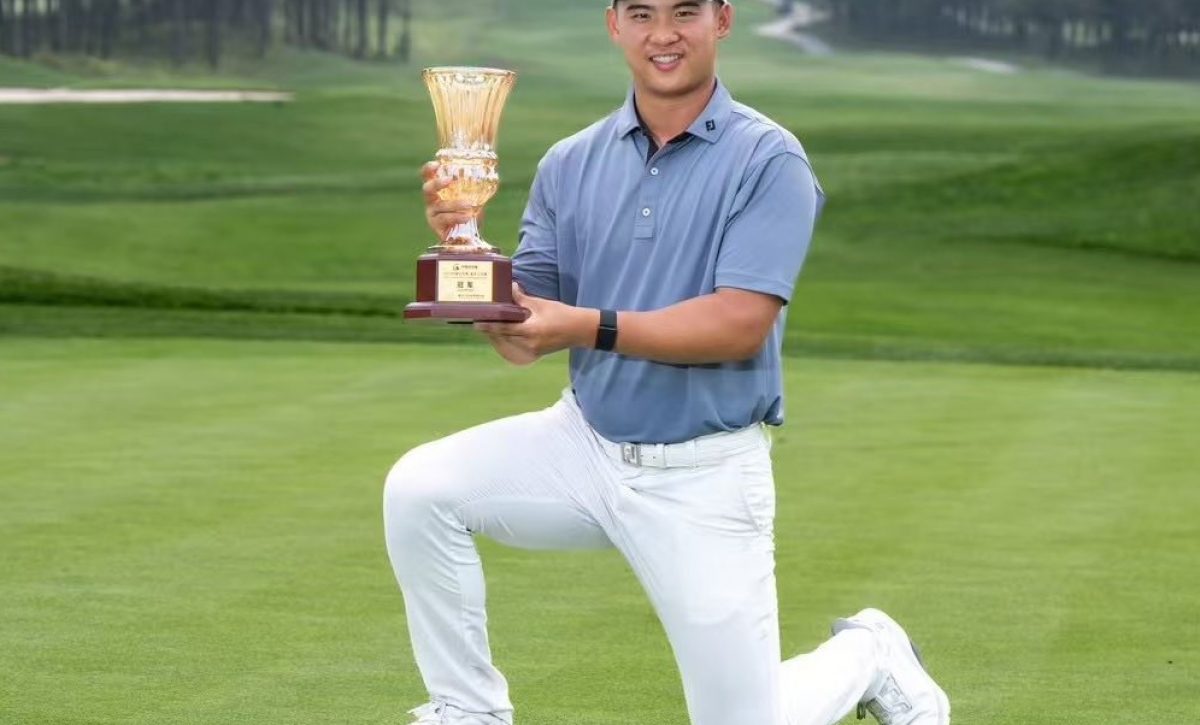 Yanhan Zhou, golfista chino de 17 años conocido como "el Tiger Woods chino", ha establecido un récord inédito.