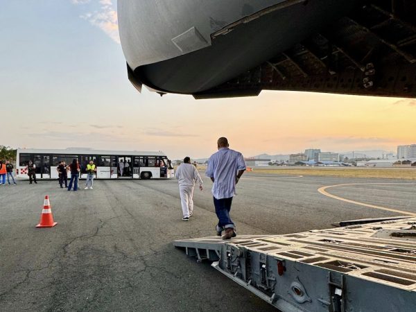 Qué busca el acuerdo entre Estados Unidos y Ecuador para el traslado de ciudadanos de terceros países.