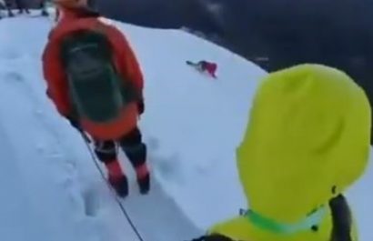 El vídeo viral del trágico accidente de un alpinista en China