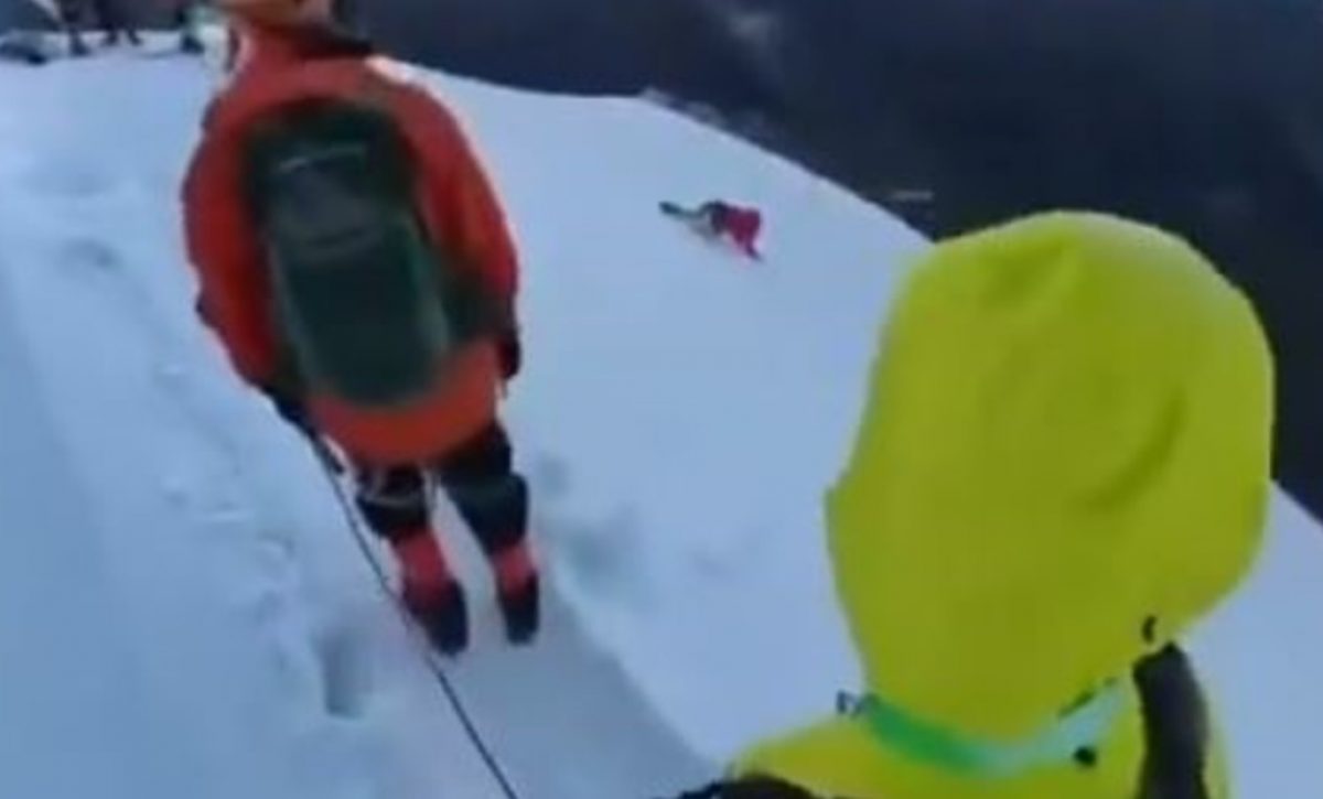 El vídeo viral del trágico accidente de un alpinista en China