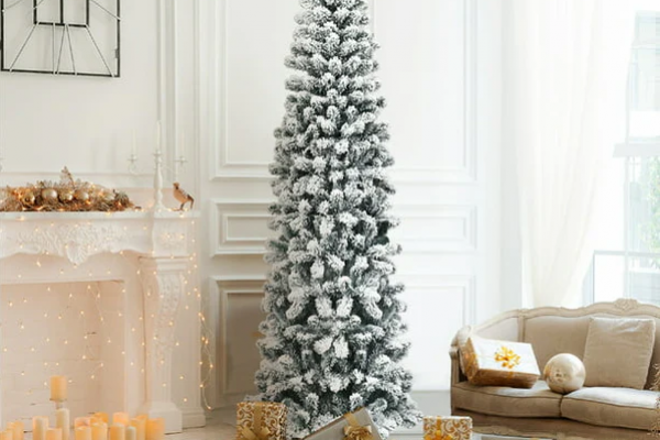La nueva forma de decorar en Navidad: árboles delgados y verticales