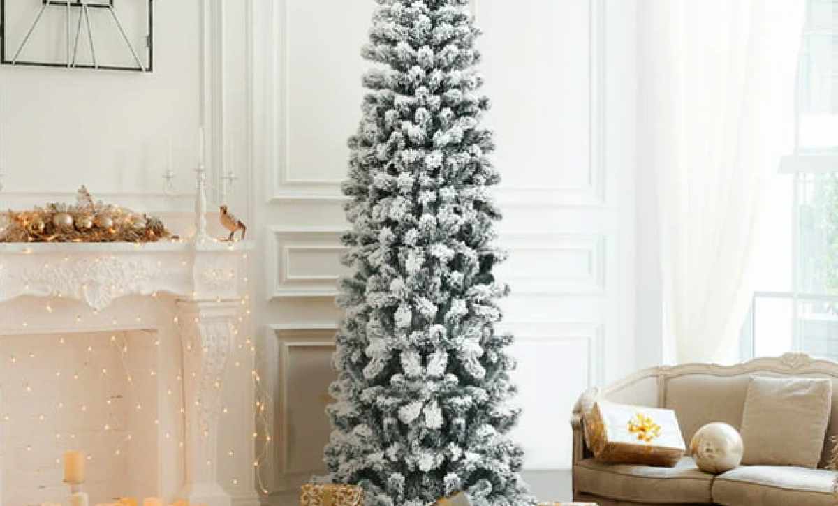 La nueva forma de decorar en Navidad: árboles delgados y verticales