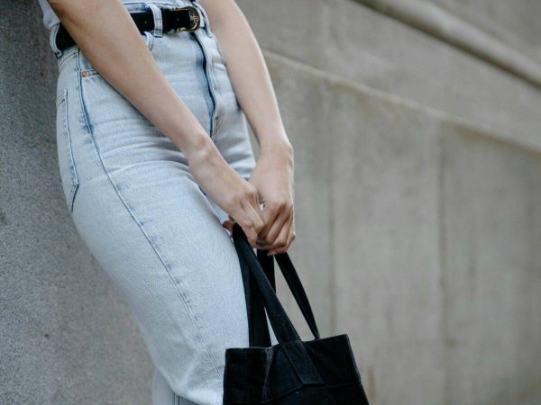 Moda para bajitas: estilos de pantalón que ayudan a estilizar la figura