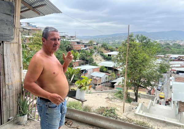 Carlos Ávila, vive en una zona de riesgo, en la ciudadela Fátima  y espera ser uno de los beneficiados.