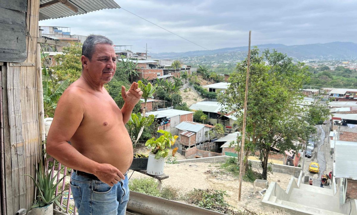 Carlos Ávila, vive en una zona de riesgo, en la ciudadela Fátima  y espera ser uno de los beneficiados.