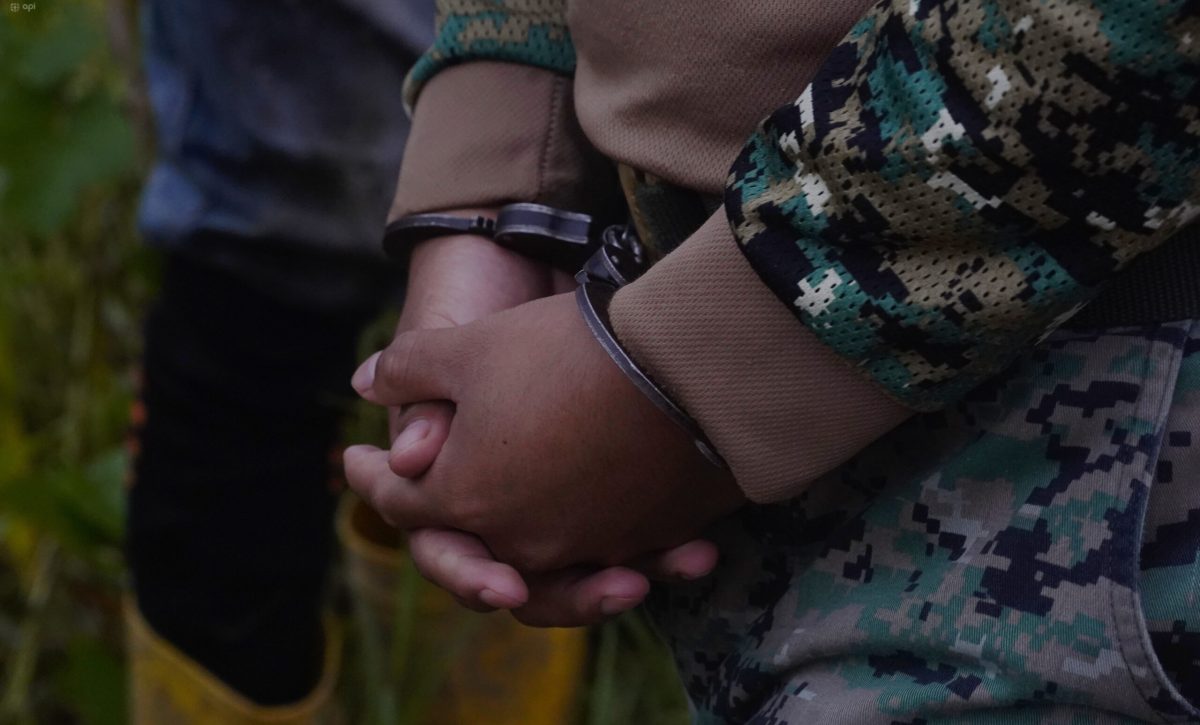 Militar esposado, caso Las Malvinas Ecuador.