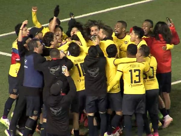 Influencers ecuatorianos derrotan a Chile en partido amistoso con definición por penales