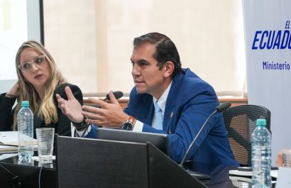 Cuándo se analizará el aumento de sueldos a servidores públicos de Ecuador.