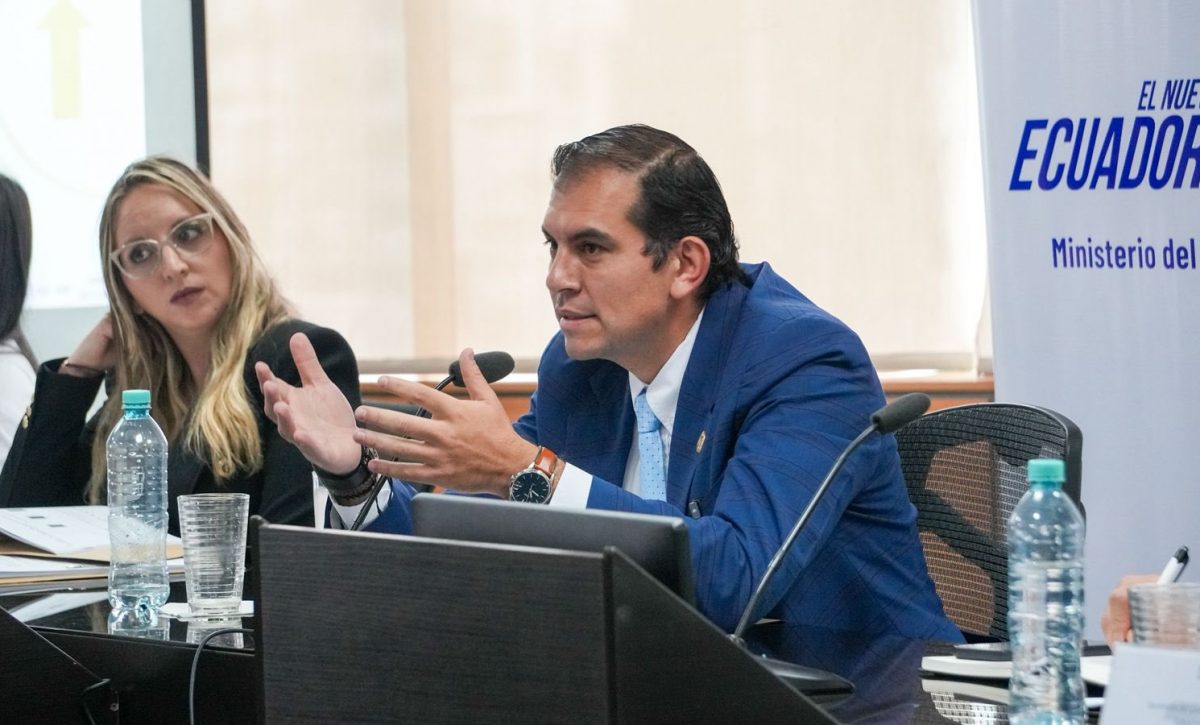 Cuándo se analizará el aumento de sueldos a servidores públicos de Ecuador.