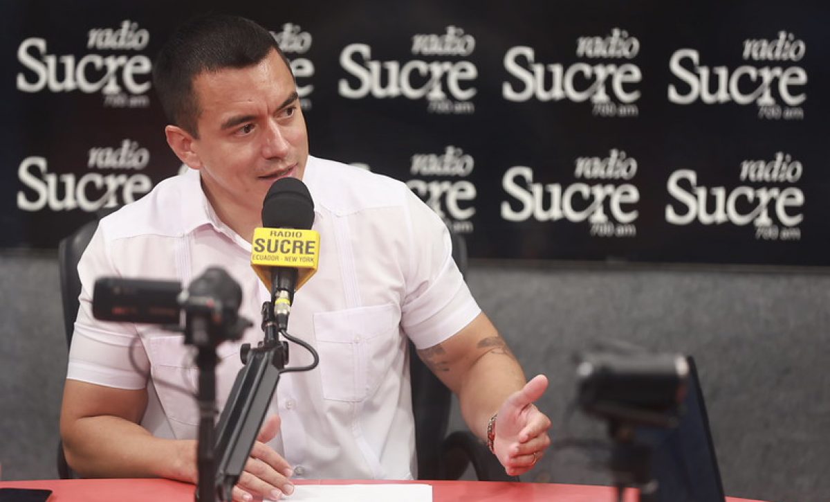 Daniel Noboa anuncia la construcción de una nueva cárcel en Salinas durante entrevista en Radio Sucre.