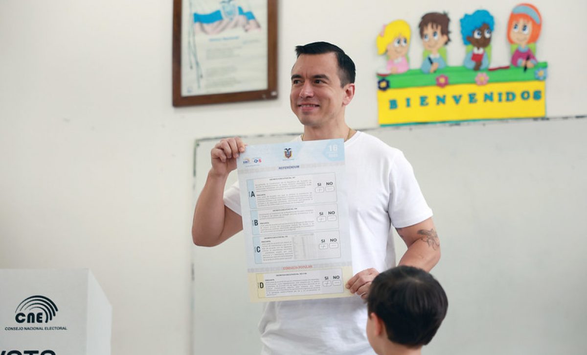 En la mañana de este domingo 16 de noviembre, Daniel Noboa ejerció su derecho al voto en Olón (Santa Elena).