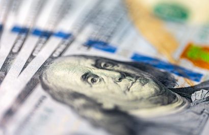 Déficit fiscal en Ecuador supera previsiones y complica 2026.