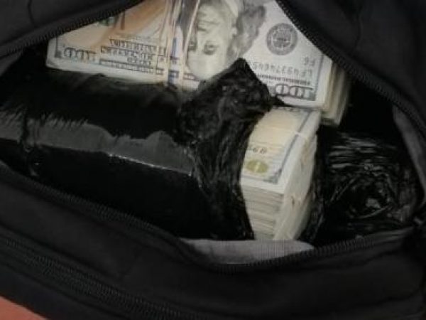 El Guabo: operativo militar intercepta vehículo con dinero y oro sin documentos