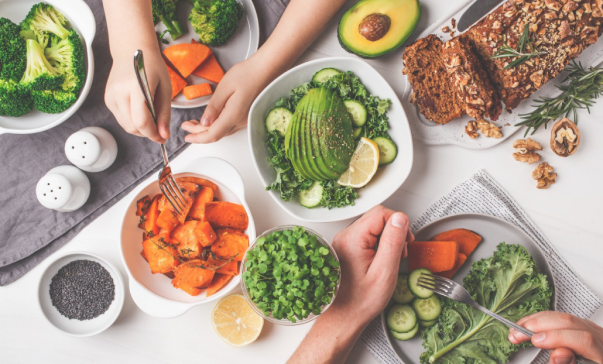 Dieta y envejecimiento cerebral: estudio revela cambios biológicos ligados a la alimentación