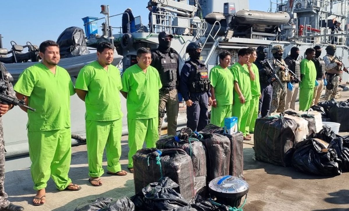 Siete detenidos y 6.4 toneladas de droga son incautadas por la Armada del Ecuador
