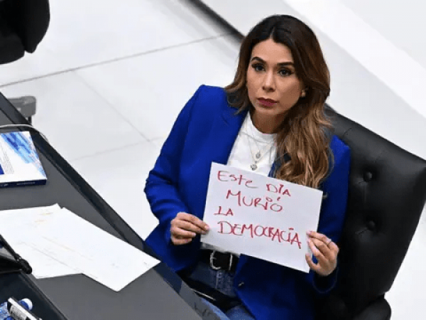 El Congreso de El Salvador aprueba reforma para permitir reelección indefinida del presidente