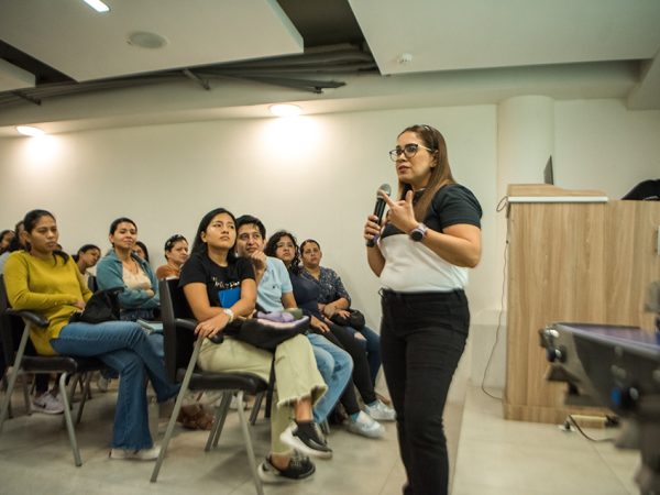 Emprendedores de Guayaquil participaron en un taller de empaquetado al vacío para mejorar la conservación y presentación.