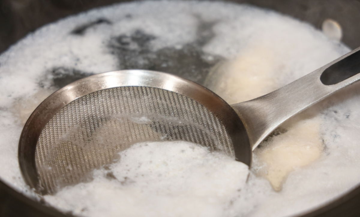 ¡No la tires! La espuma al hervir carne es completamente natural y segura