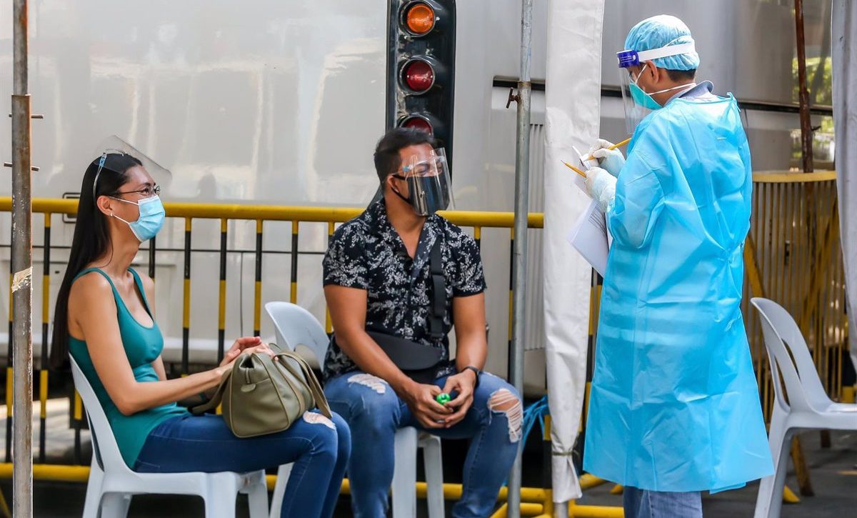 Coronavirus.- Filipinas prohíbe la entrada al país de extranjeros durante un mes ante el aumento de los casos