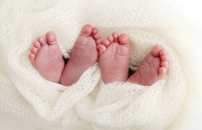 Una madre, sospechosa de ocultar y asfixiar a sus gemelos recién nacidos en Italia