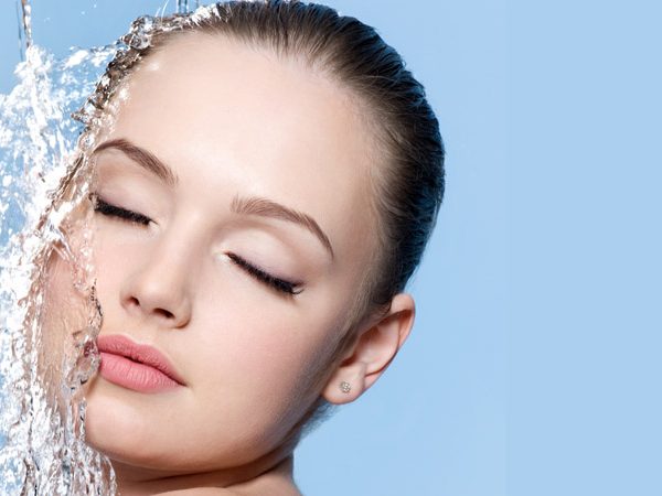 ¿Nunca usas crema hidratante? Así reacciona tu piel sin protección