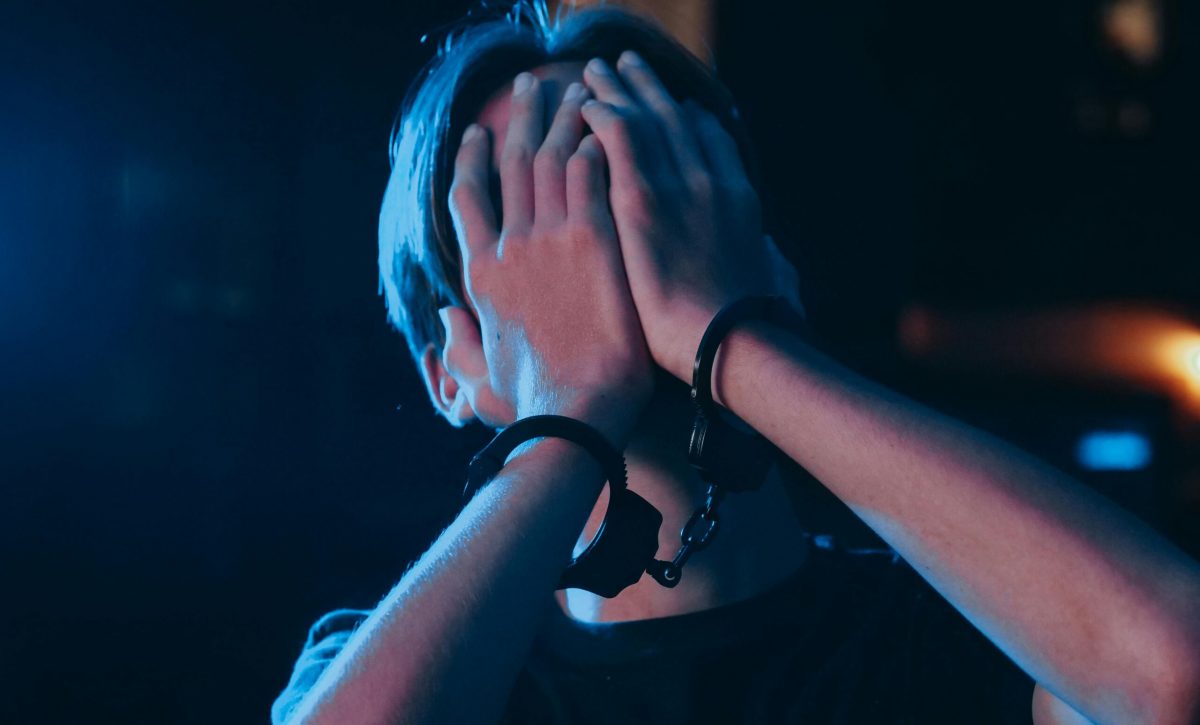 ICE invierte USD 300 millones en vigilancia digital para deportaciones.