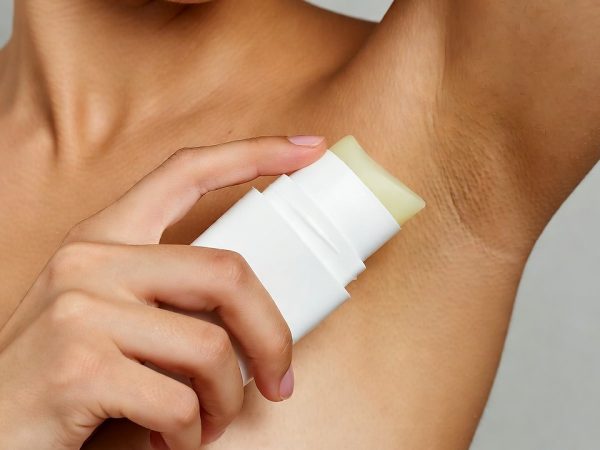 ¿Cuál es la diferencia entre desodorante y antitranspirante? Lo que debes saber