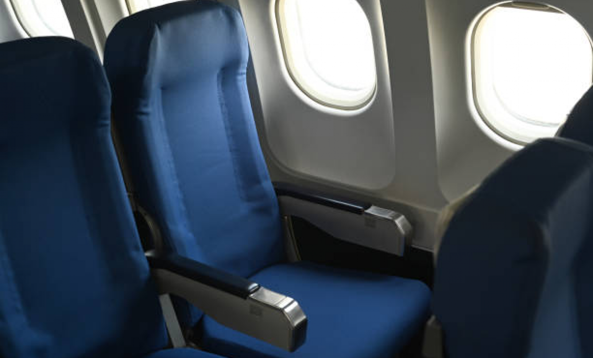 Intentó embarcar a su esposa fallecida en aeropuerto de Tenerife, según medios locales