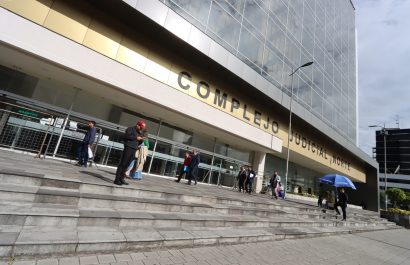 Juez del caso Triple A renuncia tras amenazas y retiro de seguridad.