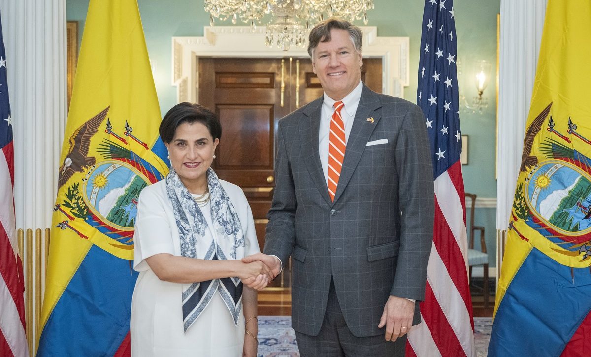 El subsecretario del Departamento de Estado de Estados Unidos, Christopher Landau junto a la canciller ecuatoriana Gabriela Sommerfeld. FOTO: @DeputySecState.