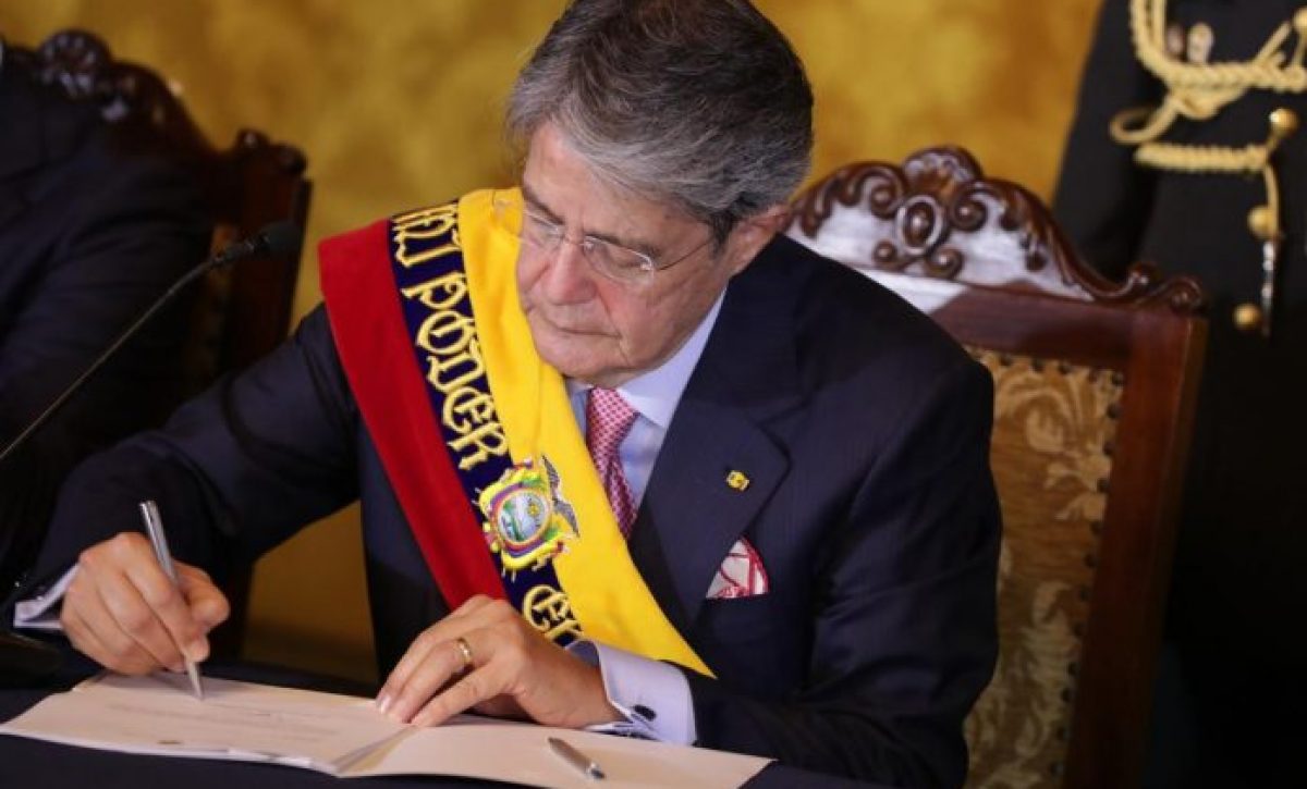 lasso_firma_decretos-696x463-1