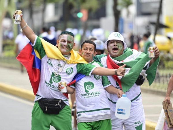 Ambiente festivo en Portoviejo previo al decisivo Liga de Portoviejo vs Aampetra por el ascenso.