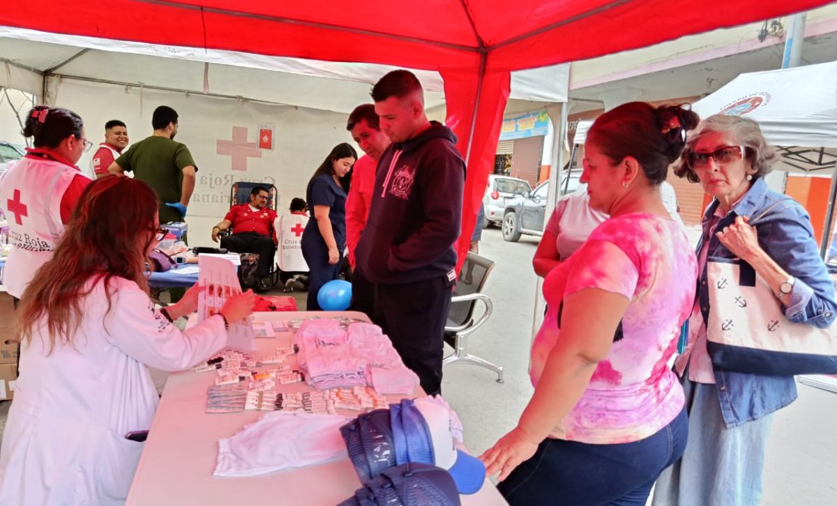 El Cuerpo de Bomberos de Manta conmemora 135 años con la Feria de la Salud.