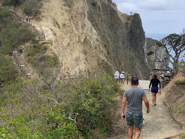 Gracias a un convenio tripartito se rehabilitará el sendero al Faro de San Lorenzo.